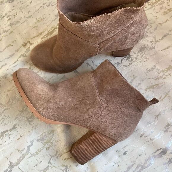 Crown Vintage Suede Darcie Heeled Ankle Boots - Picture 7 of 16